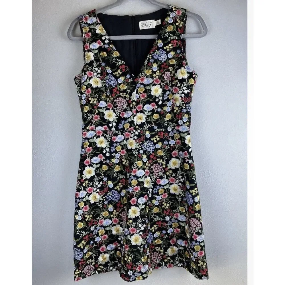 Eliza J Sz 4 Slvls Embroidered Fit N Flare V Neck Black All Over Floral Dress